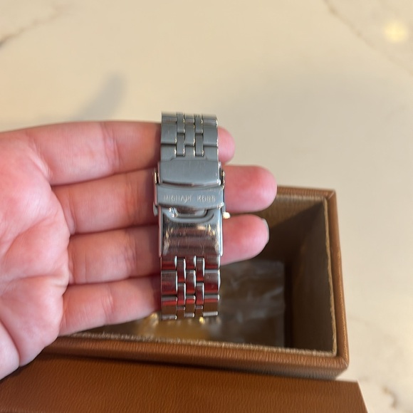 Michael Kors watch - Picture 3 of 6